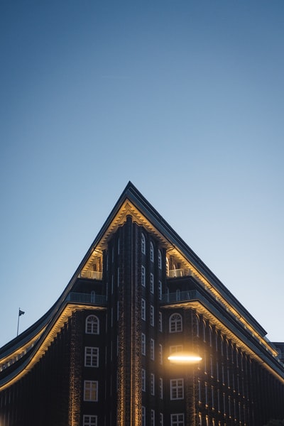 Brown wooden structure under the blue sky during the day
